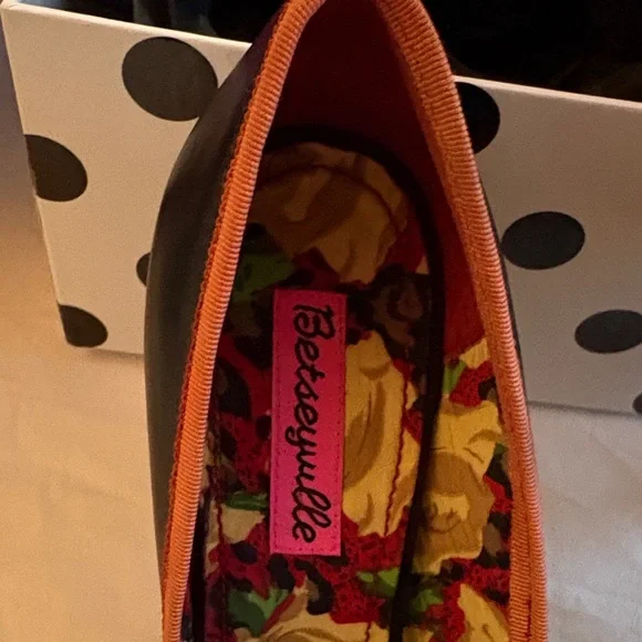 Betsey Johnson Black Heels with Red Bow - Picture 4 of 15